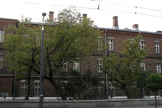 Zespół_koszar,_XIX-XX_ul._11_Listopada_17-19_3