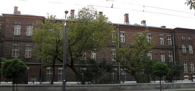 Zespół_koszar,_XIX-XX_ul._11_Listopada_17-19_3